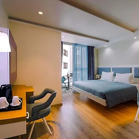 Qbic Hotel 4*