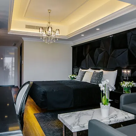 Hotel Qbic 4*