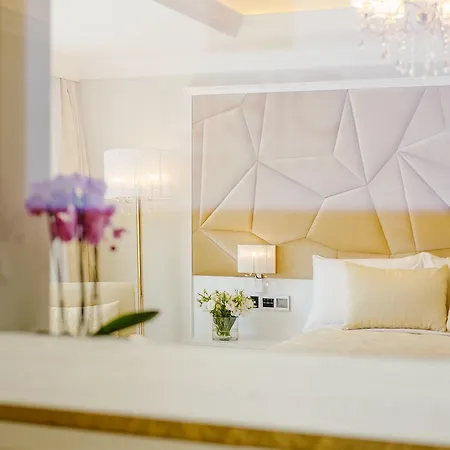Qbic Hotel 4*