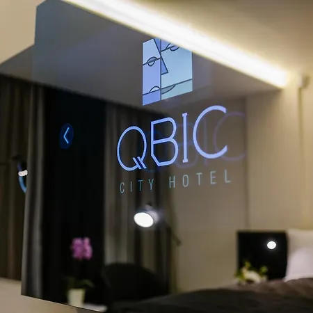 Qbic 4*